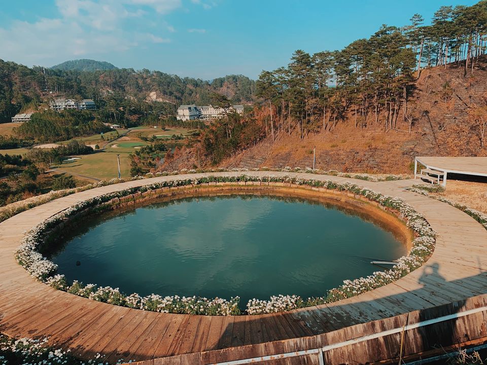 http://www.uytinthuonghieu.vn/StaticSource/RootImages/nguyen-hong-le/15_12_2021/chot-keo-nam-2021-voi-cac-dia-diem-moi-la-o-da-lat-khien-dan-tinh-xon-xao/TheWildernestdalat.jpg